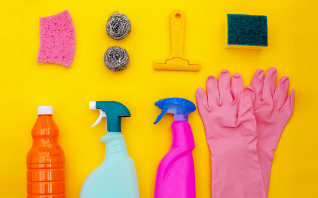 Be Really Careful About Mixing These Household Cleaners